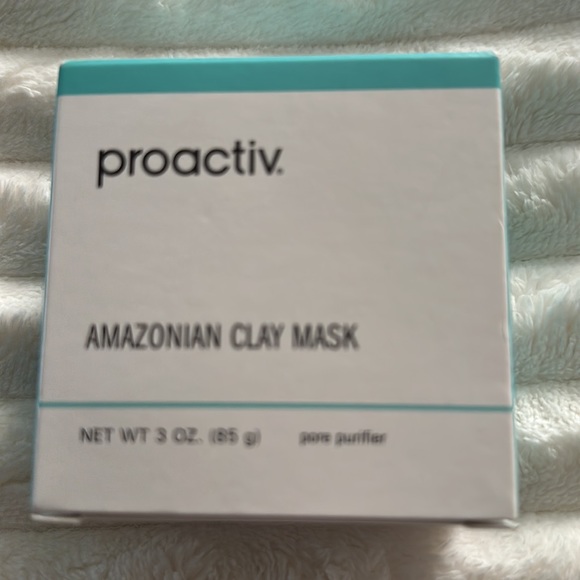 PROACTIVE AMAZONIAN CLAY MASK PORE PURIFIER IN 3 OZ JAR. - Picture 2 of 5